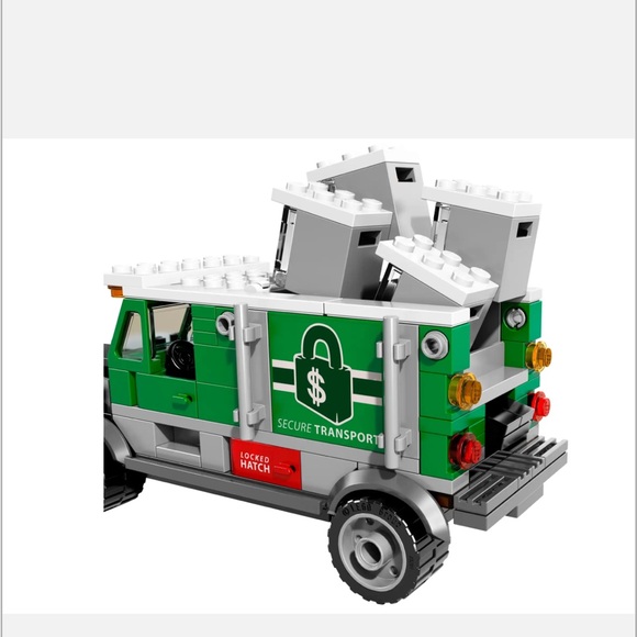 LEGO Marvel Super Heroes Set (76015)—NO SPIDERMAN MINIFIGURE - Picture 6 of 6